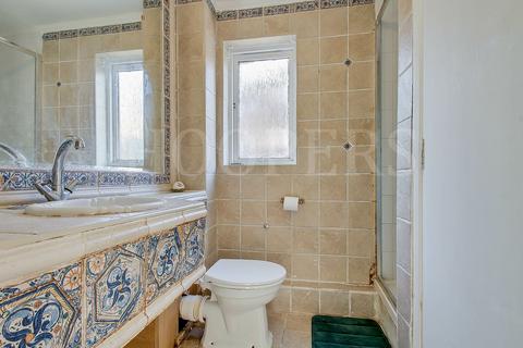 1 bedroom ground floor flat for sale, Harp Island Close, London, NW10