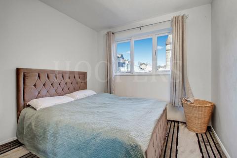 1 bedroom ground floor flat for sale, Harp Island Close, London, NW10