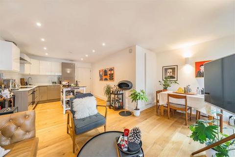 2 bedroom flat for sale, Umberston Street, London E1
