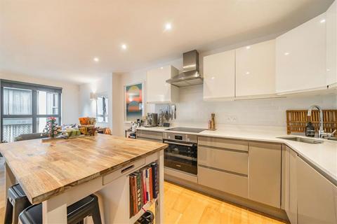2 bedroom flat for sale, Umberston Street, London E1