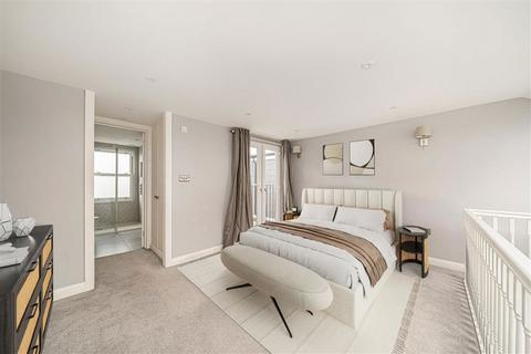 undefined, Victor Road, Teddington TW11