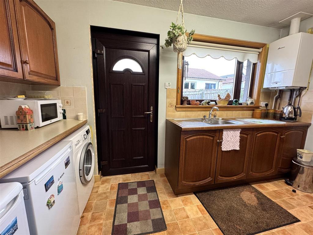 Kitchen 2.jpg