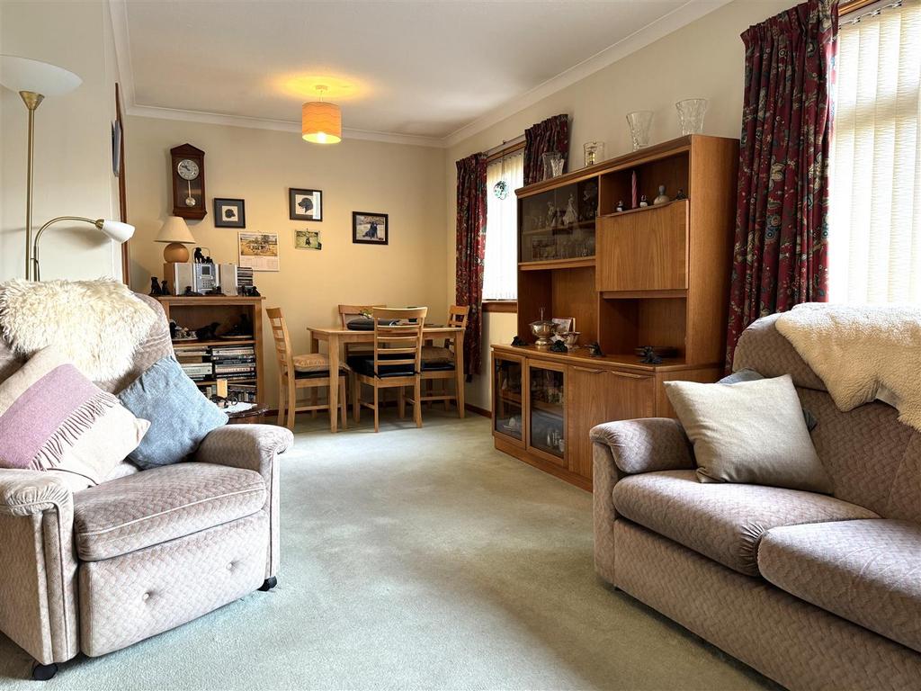 Lounge 1.jpg