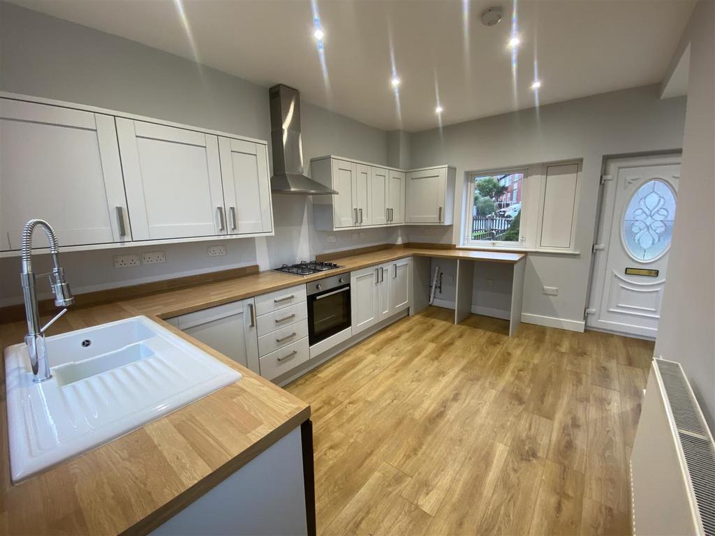 KITCHEN 1.jpg