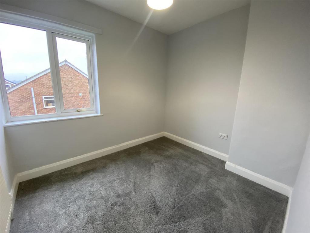 SMALL BEDROOM.jpg