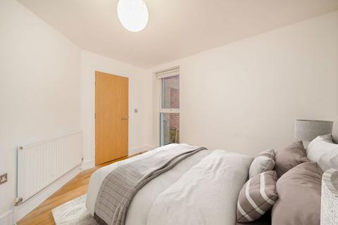 2 bedroom flat for sale, Amhurst Road, London N16