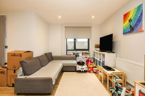 3 bedroom apartment to rent, Foster Street, London NW4