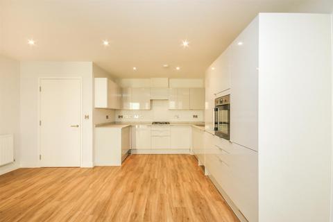 3 bedroom apartment to rent, Foster Street, London NW4