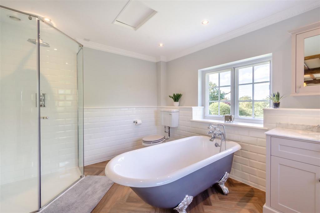 Main Ensuite