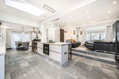 undefined, Lynton Close, Isleworth TW7