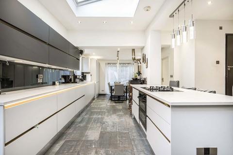 undefined, Lynton Close, Isleworth TW7