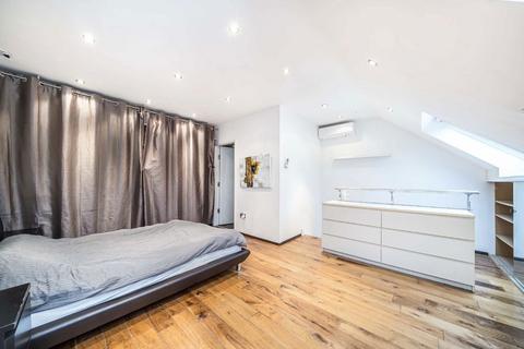 undefined, Lynton Close, Isleworth TW7