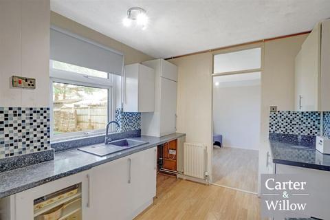 undefined, Brook Avenue, Essex