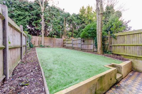 Studio to rent, Thurlow Park Road Dulwich SE21