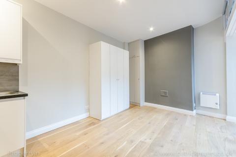 Studio to rent, Thurlow Park Road Dulwich SE21