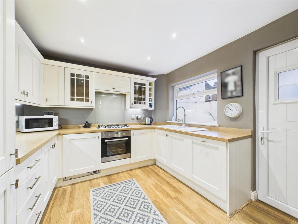 Kitchen 1.jpg