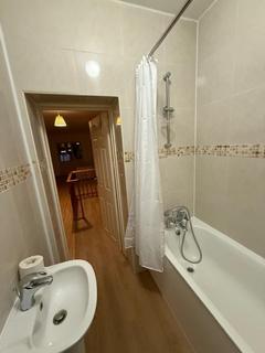 Studio to rent, Seven Sisters Road N15