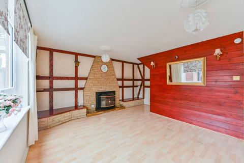 3 bedroom flat for sale, Mansel Court, Battersea, London, SW11