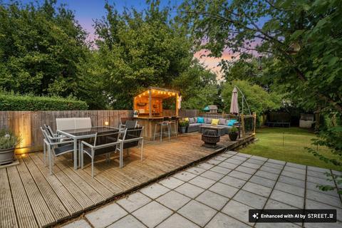 3 bedroom semi-detached house for sale, Hillcroft Crescent, Watford, WD19