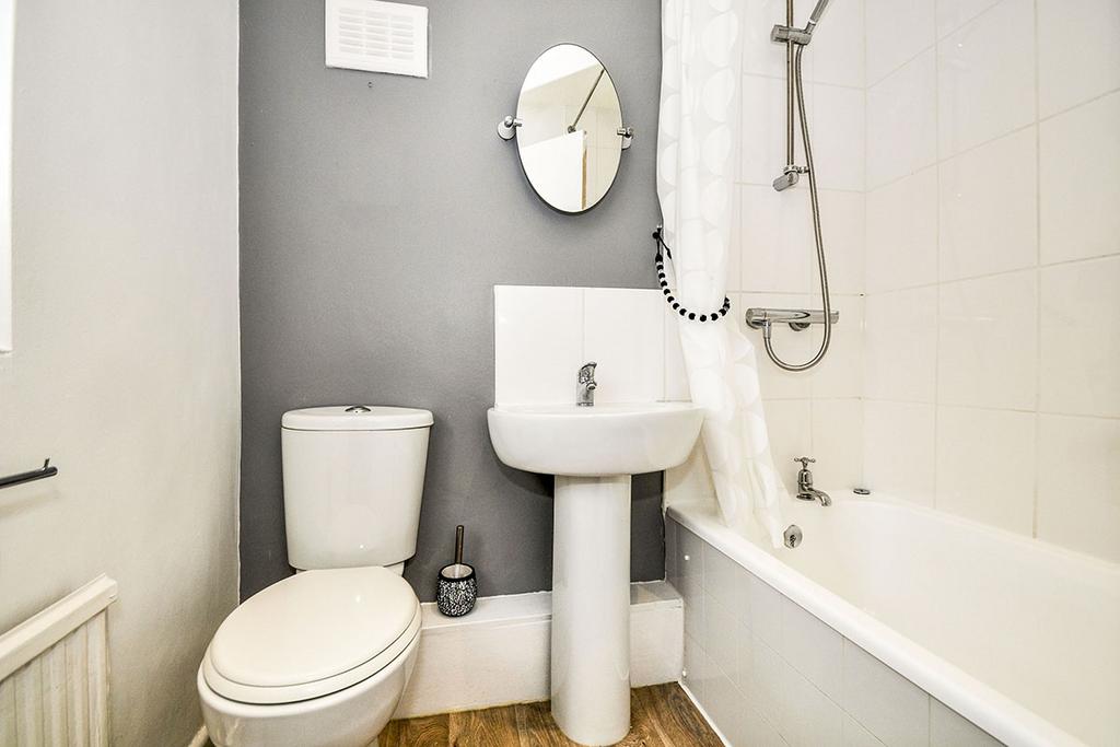 Family Bathroom/WC