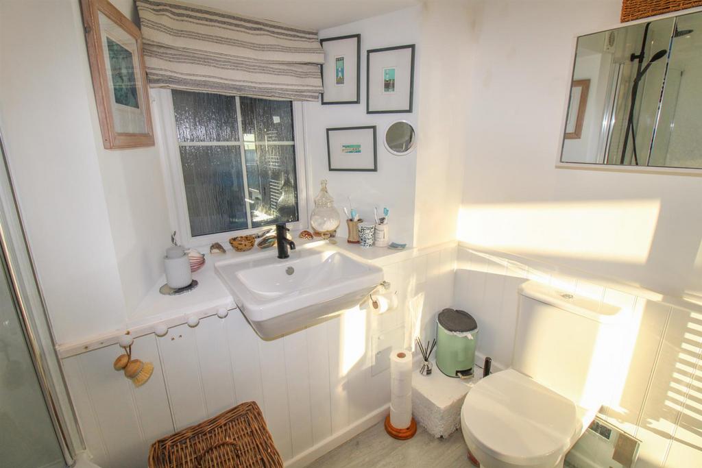 BATHROOM (2).jpg