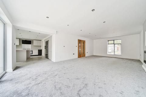 5 bedroom detached house for sale, Cornwall Drive, Derbyshire NG10