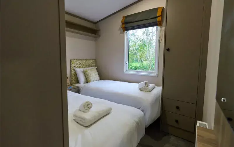 0 Parbola Day 2100253 Copy Edit 802x505 F50 50