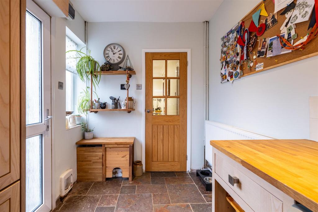 KITCHEN 2.jpg