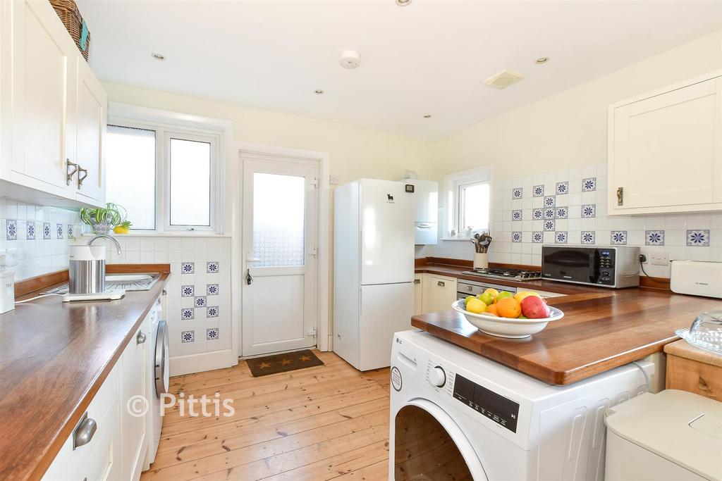 Kitchen/Dining Area