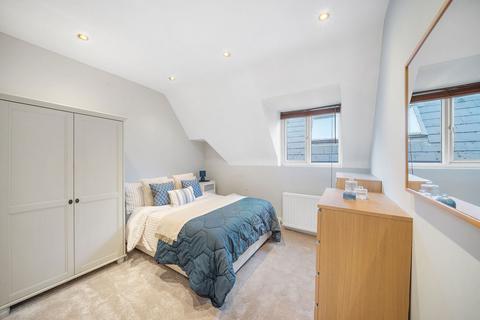 3 bedroom flat for sale, Bedford Hill, London SW12