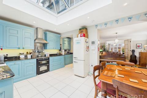 5 bedroom semi-detached house for sale, Buxton Drive, New Malden, KT3
