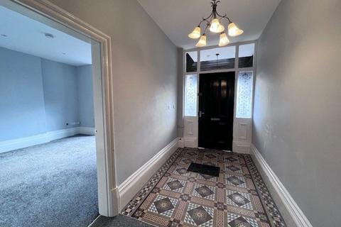 2 bedroom flat to rent, Derby Road, Long Eaton, NG10 4BJ