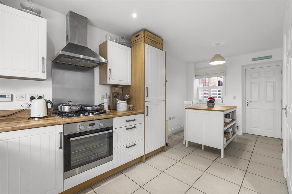 Kitchen/ Breakfast Room