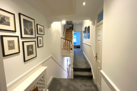 4 bedroom semi-detached house for sale, London W7