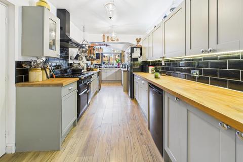 4 bedroom semi-detached house for sale, Barnwood Road, Gloucester