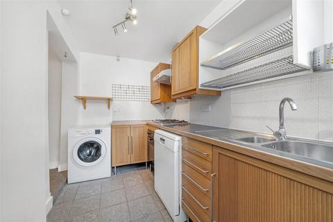 2 bedroom flat to rent, Knights Hill, West Norwood, SE27
