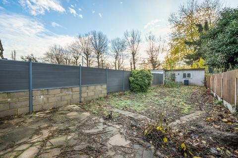 3 bedroom terraced house for sale, Barton Avenue, Romford RM7