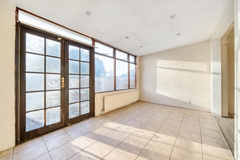 3 bedroom terraced house for sale, Barton Avenue, Romford RM7