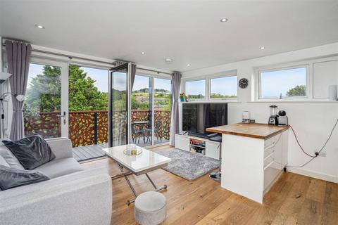 2 bedroom flat to rent, London Road, High Wycombe HP11