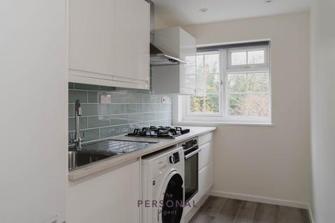 1 bedroom maisonette to rent, Delaporte Close, Epsom