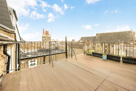 3 bedroom maisonette for sale, Sandmere Road, London SW4