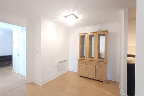 2 bedroom apartment to rent, Tobermory Close, Langley