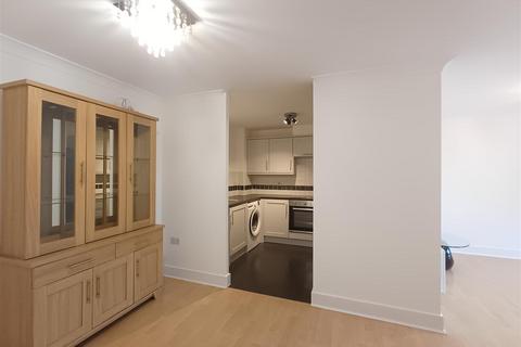 2 bedroom apartment to rent, Tobermory Close, Langley