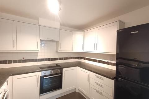 2 bedroom apartment to rent, Tobermory Close, Langley