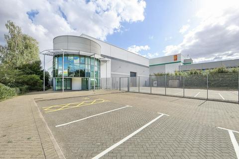 Warehouse to rent, Twelvetrees Cres London E3 3JH