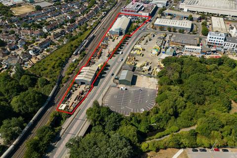 Industrial unit to rent, South Way Wembley HA9 0HB