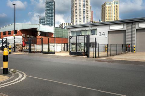 Warehouse to rent, Telford Way London W3 7XS
