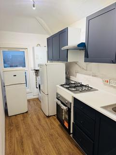 3 bedroom flat to rent, High Street, Wealdstone HA3