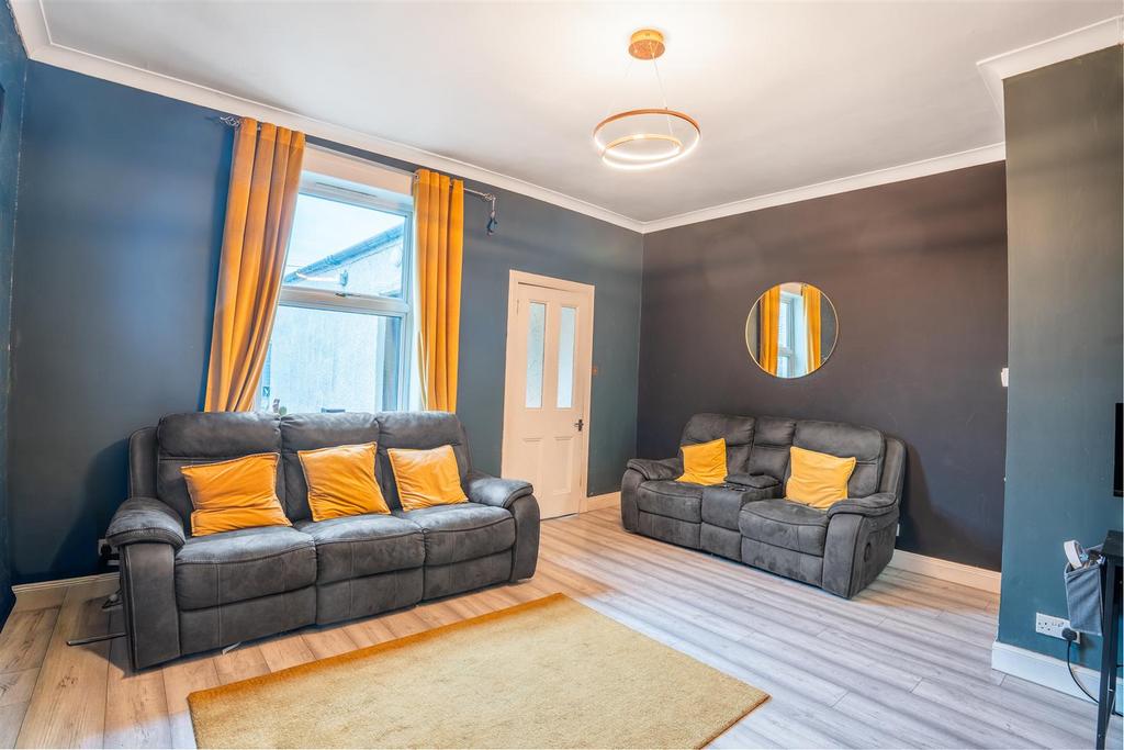 Lounge-2.jpg