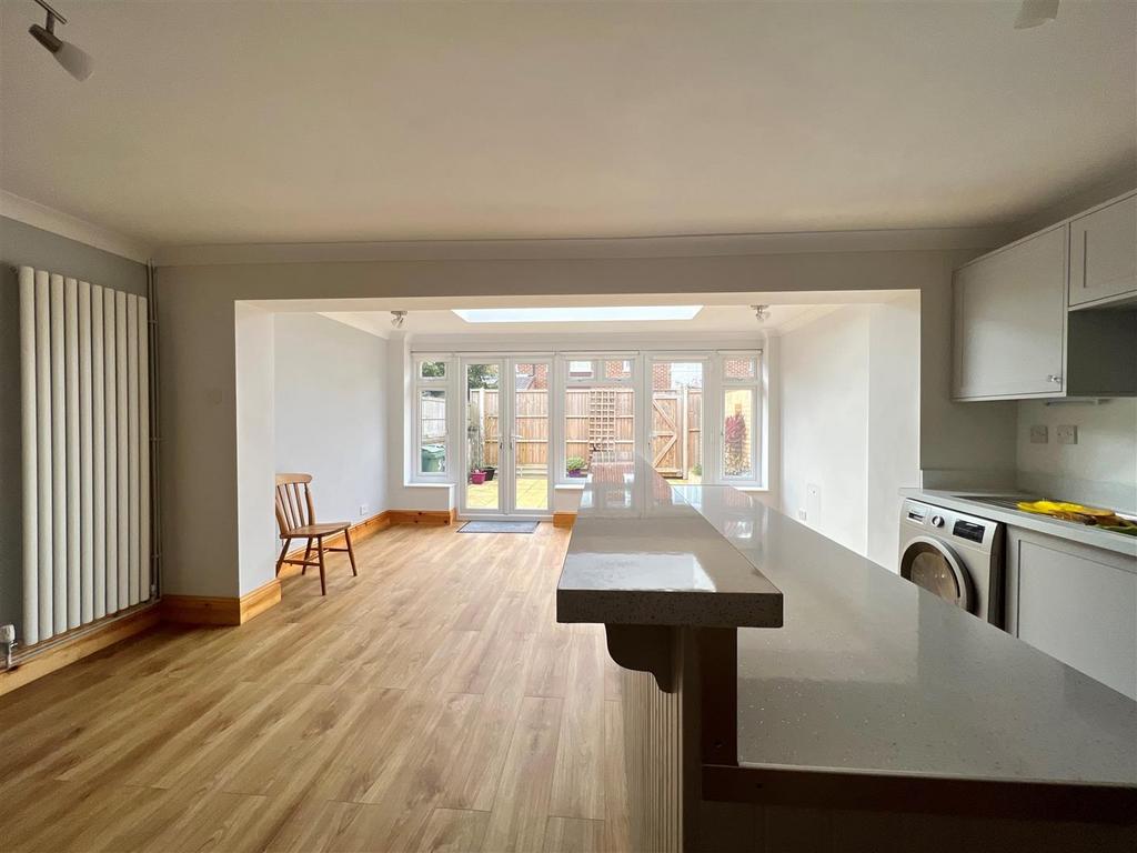 Kitchen diner (3).jpg